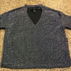 Sparkly V- neck with band around neck half sleeve!